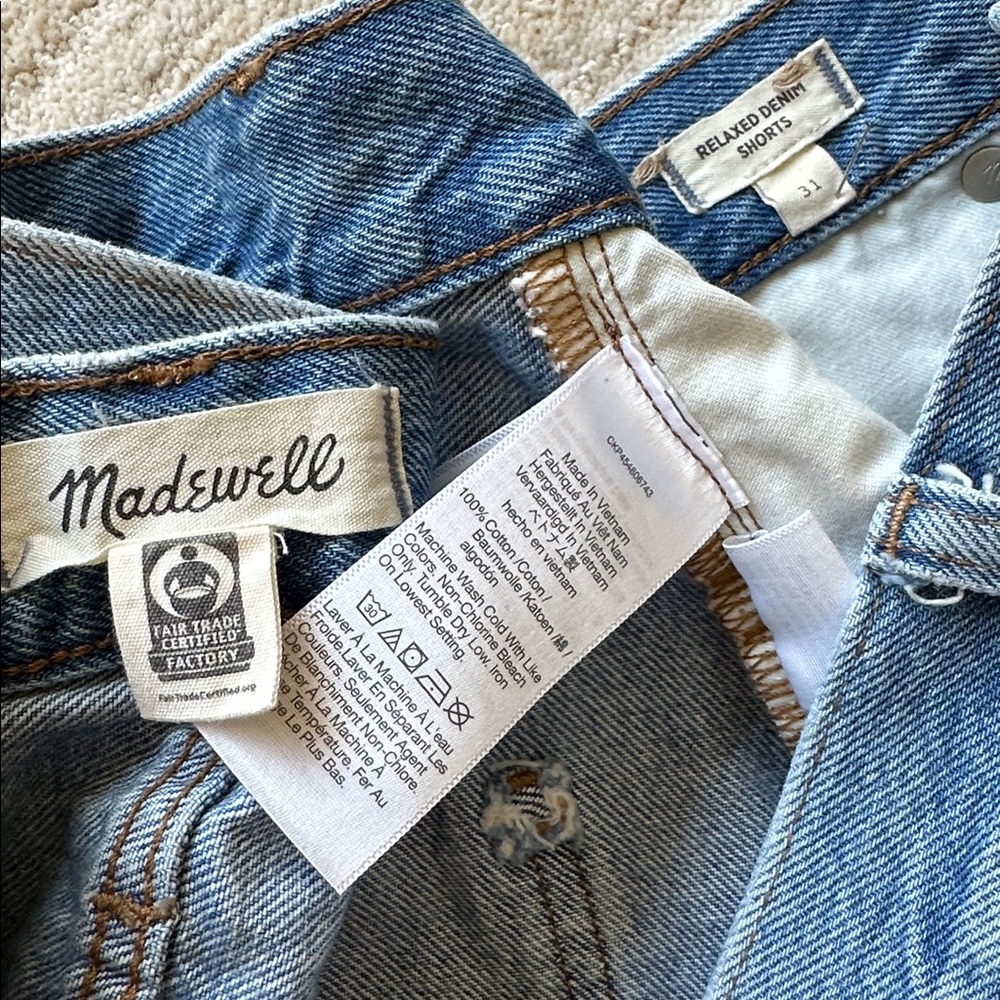 Like New Madewell Relaxed Denim Shorts Button Fly MD739 Size 31 - Picture 11 of 16